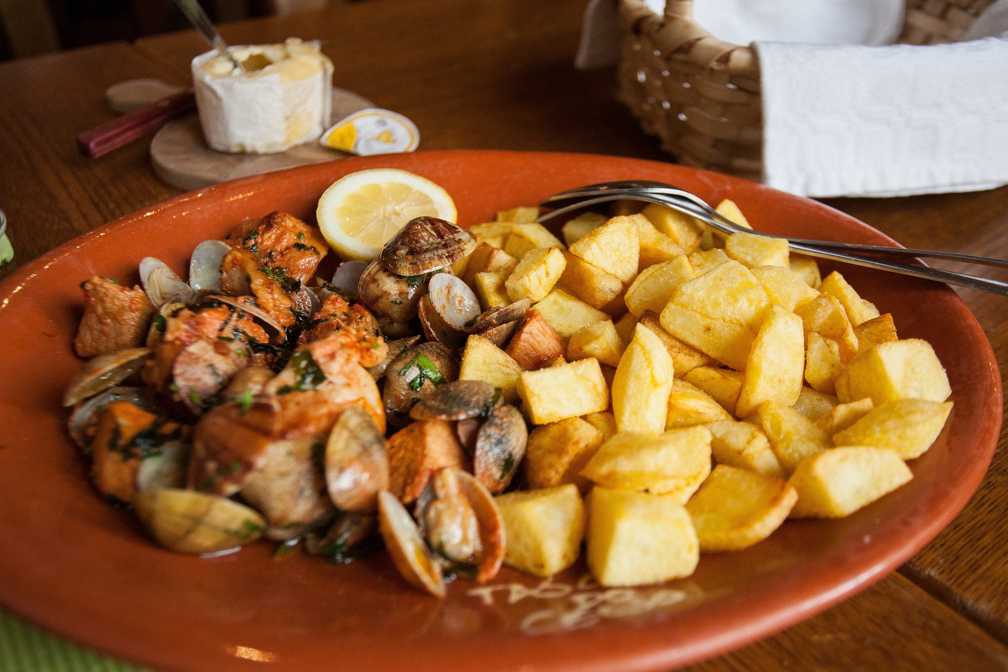 Carne de porco à alentejana